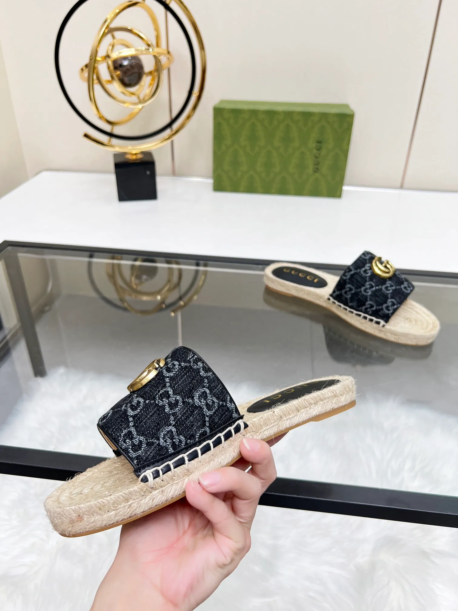 👟👟Ex-factory price 320👟👟 Gucci slippers fisherman shoes new color Injection molded one-piece straw bottom, high-end quality Fabric: Double G imported fabric Lining: sheepskin lining Code number: 35~42 Fabric styles include apricot, floral, pink, black, blue, burgundy, champagne, green, orange, cyan, starry sky, more than 30 colors to choose from, many colors to be updated in the future ,,,,,,,,